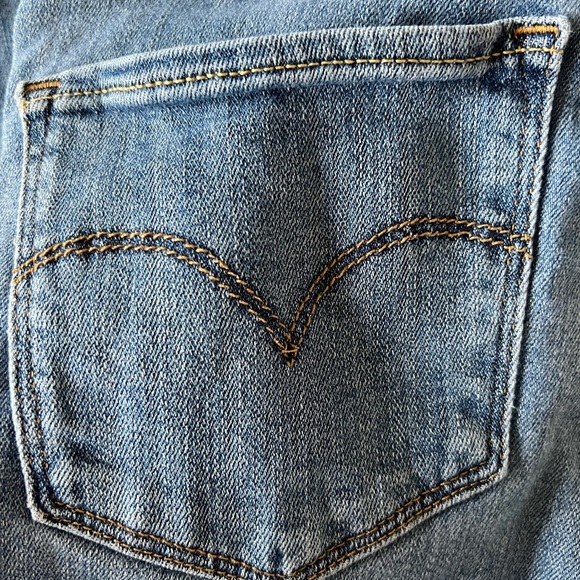 Levi’s 781 High Rise Skinny Frayed Hem - Picture 2 of 4